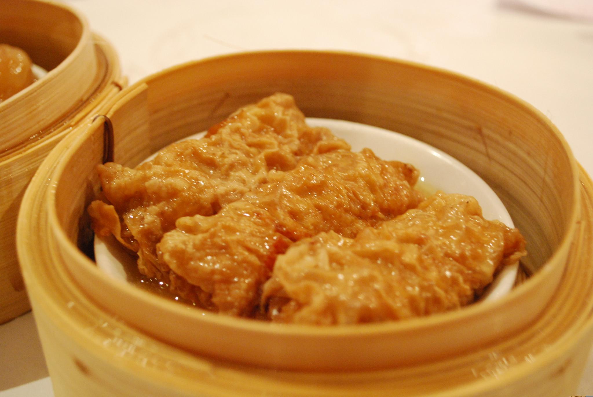 Steamed beancurd rolls with shrimp and pork filling