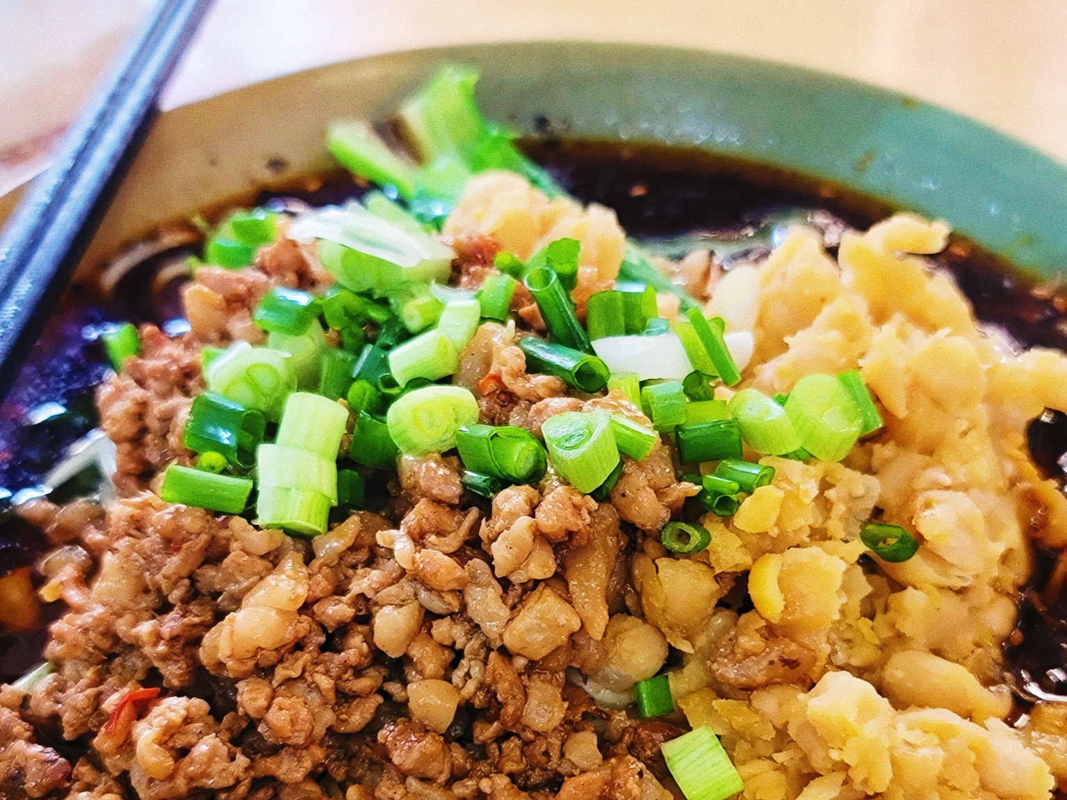 Chongqing small noodles with peas and minced pork wan za