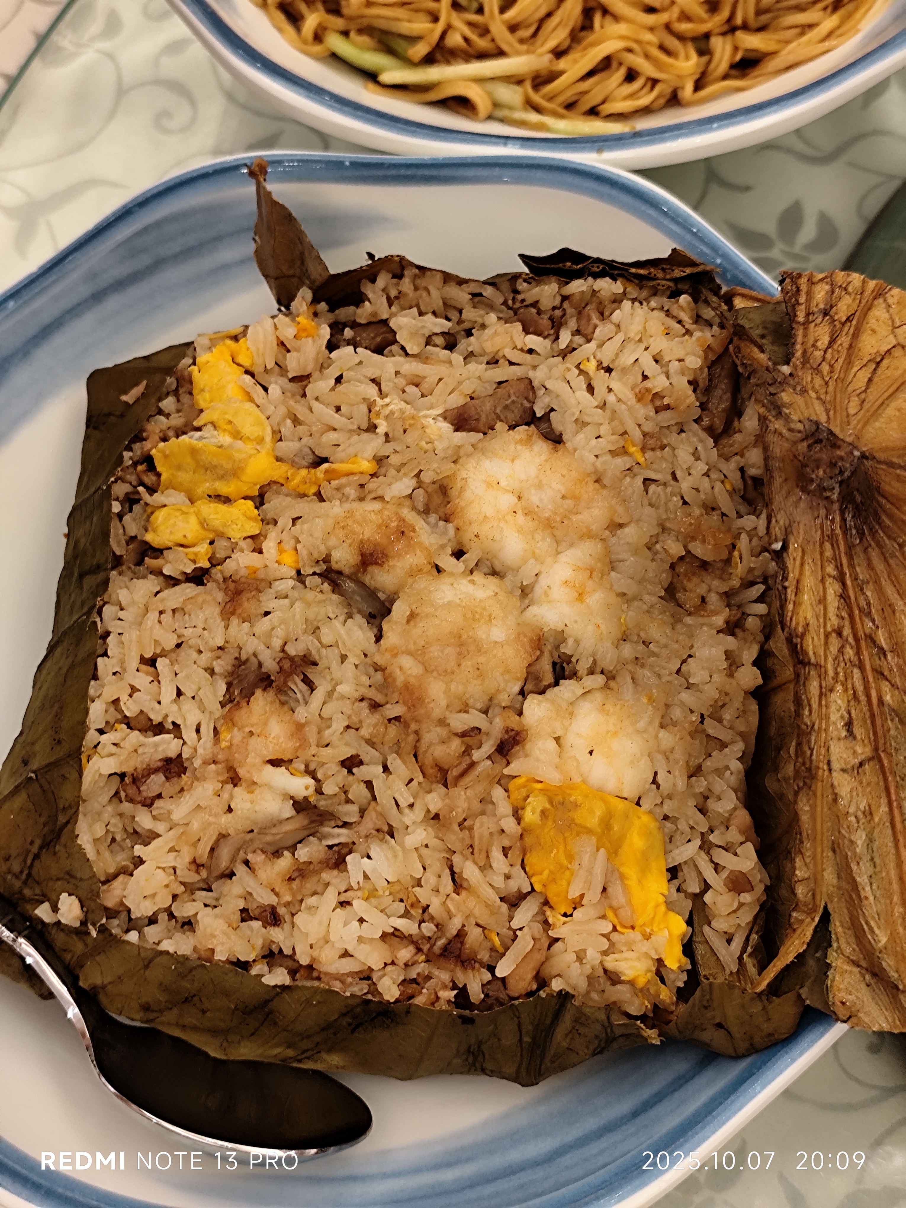 Lotus leaf rice parcel with glutinous rice and chicken