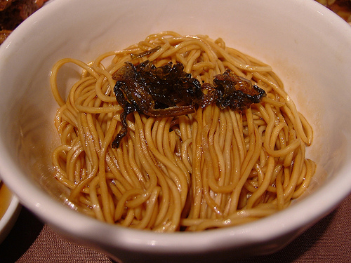 Shanghai scallion oil noodles with caramelized scallions