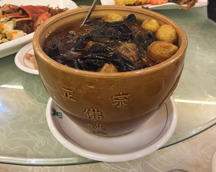Fujian Buddha Jumps Over the Wall soup with abalone and seafood in clay pot