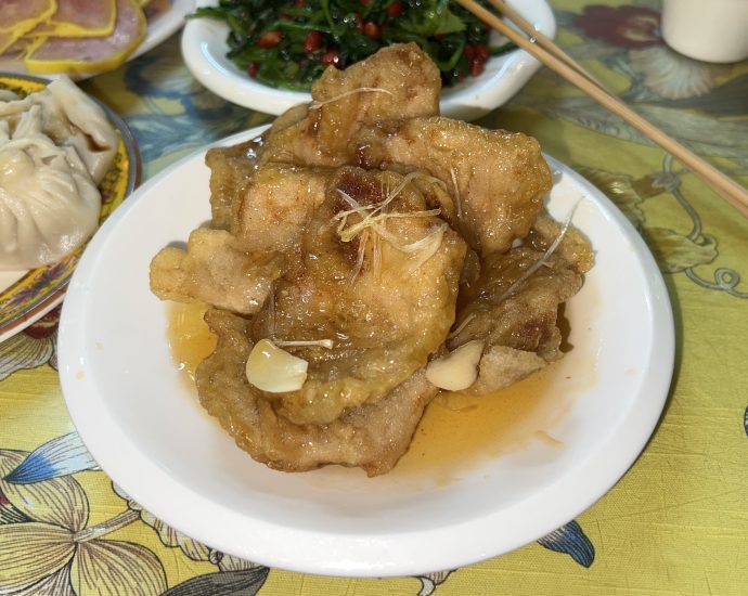 Northeast Chinese Guobaorou crispy sweet and sour pork