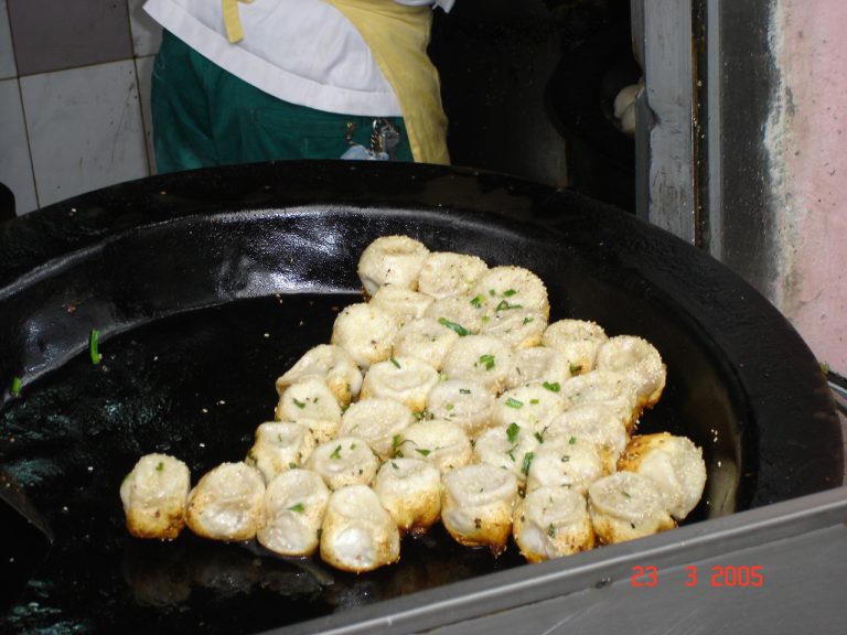 生煎包 Sheng Jian Bao – Shanghai Pan-Fried Pork Buns